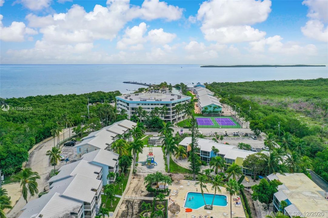 Recently Sold: $419,000 (2 beds, 2 baths, 918 Square Feet)