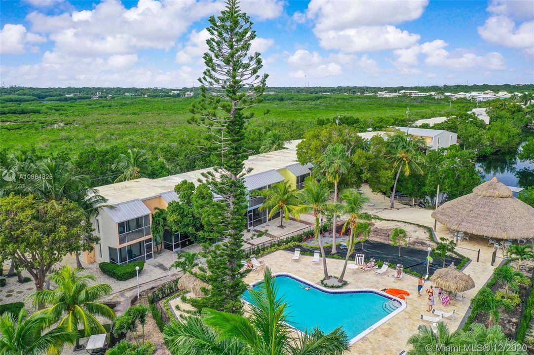 Recently Sold: $419,000 (2 beds, 2 baths, 918 Square Feet)