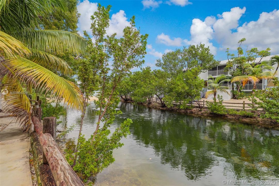 Recently Sold: $419,000 (2 beds, 2 baths, 918 Square Feet)