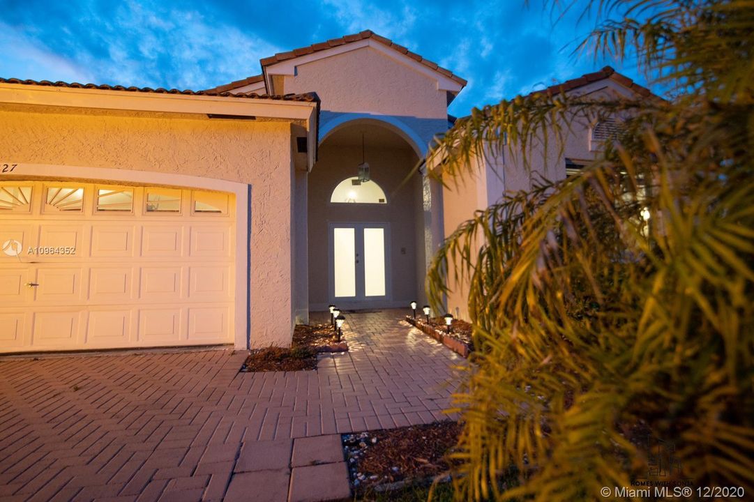 Vendido Recientemente: $399,999 (3 camas, 2 baños, 1769 Pies cuadrados)