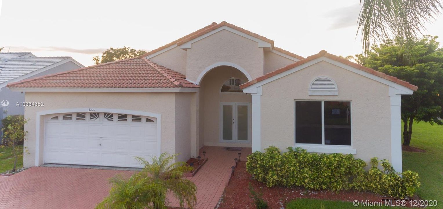 Vendido Recientemente: $399,999 (3 camas, 2 baños, 1769 Pies cuadrados)