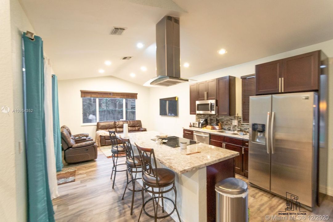Vendido Recientemente: $399,999 (3 camas, 2 baños, 1769 Pies cuadrados)