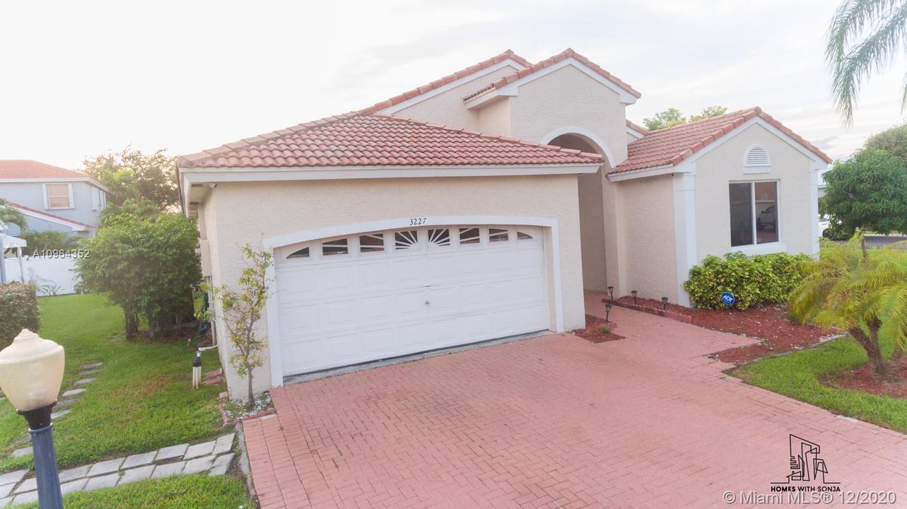 Vendido Recientemente: $399,999 (3 camas, 2 baños, 1769 Pies cuadrados)