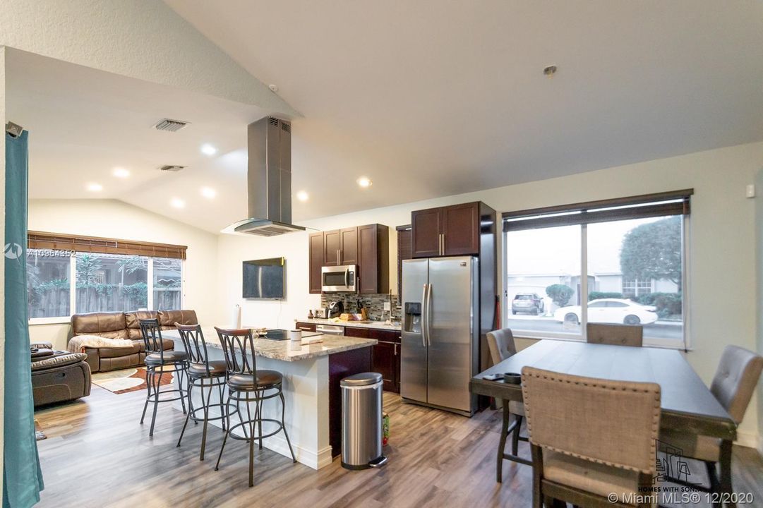 Vendido Recientemente: $399,999 (3 camas, 2 baños, 1769 Pies cuadrados)