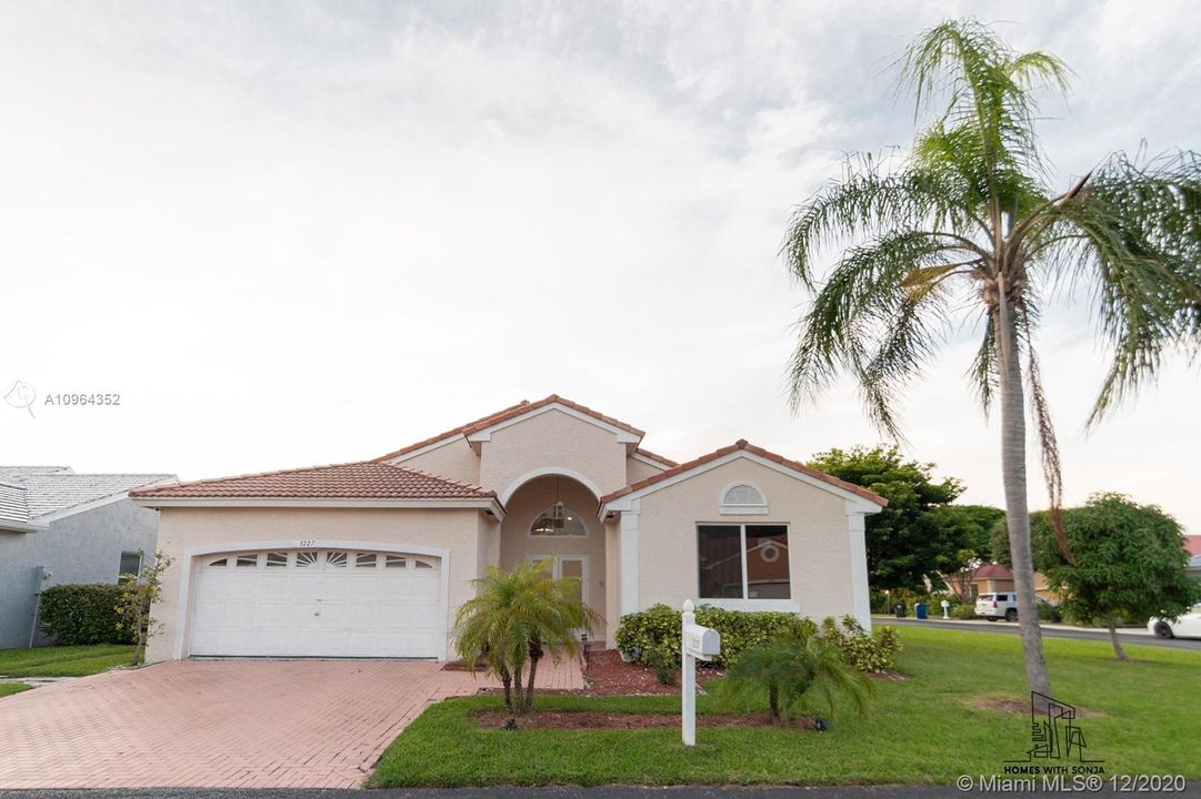 Vendido Recientemente: $399,999 (3 camas, 2 baños, 1769 Pies cuadrados)
