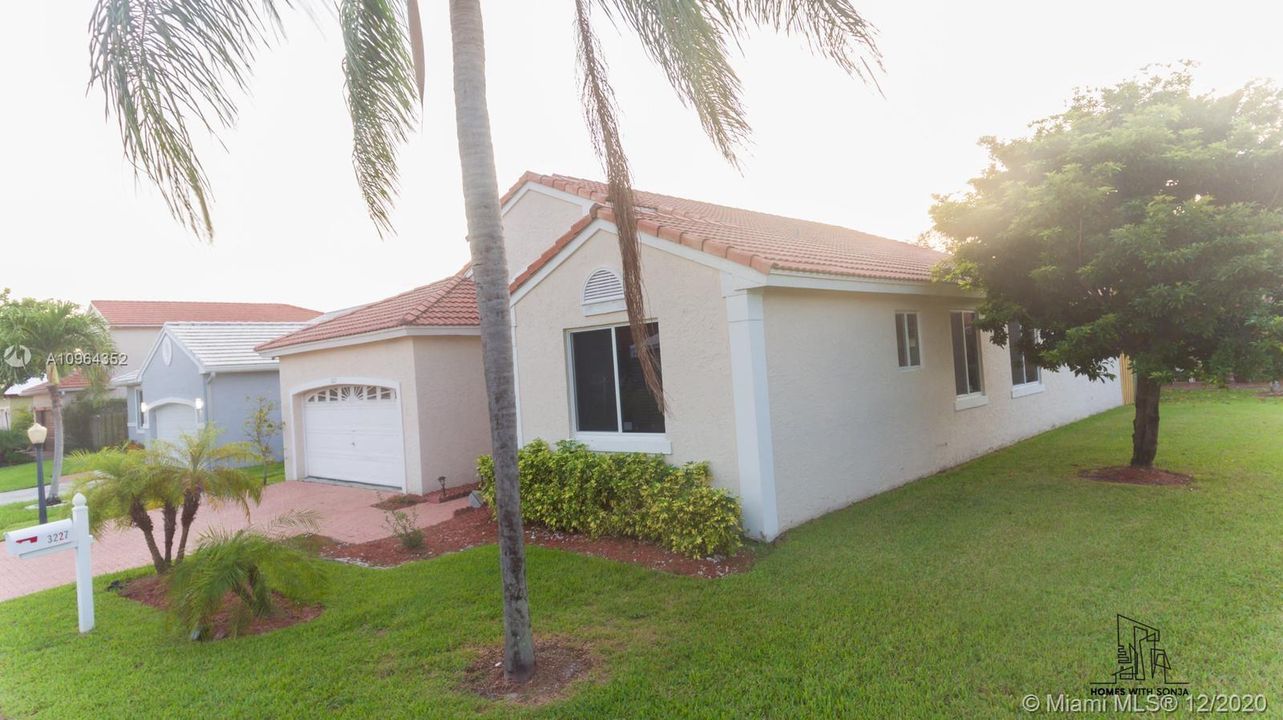 Vendido Recientemente: $399,999 (3 camas, 2 baños, 1769 Pies cuadrados)