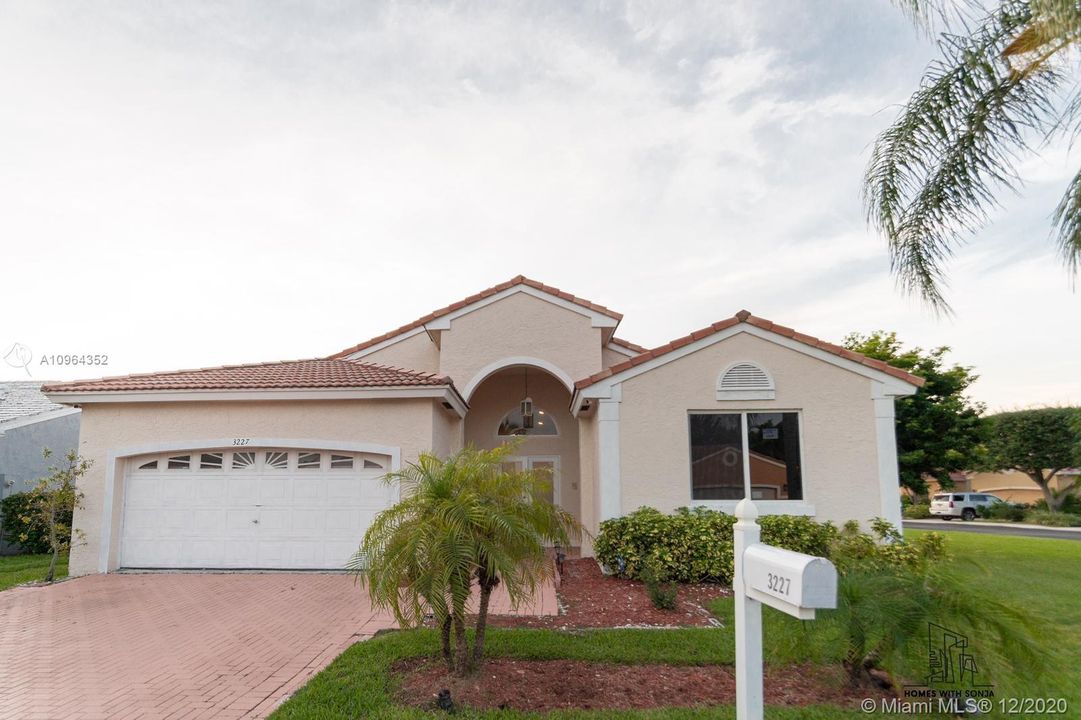 Vendido Recientemente: $399,999 (3 camas, 2 baños, 1769 Pies cuadrados)