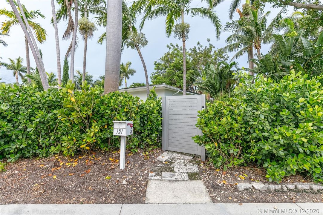 Recently Sold: $1,800,000 (3 beds, 2 baths, 1845 Square Feet)