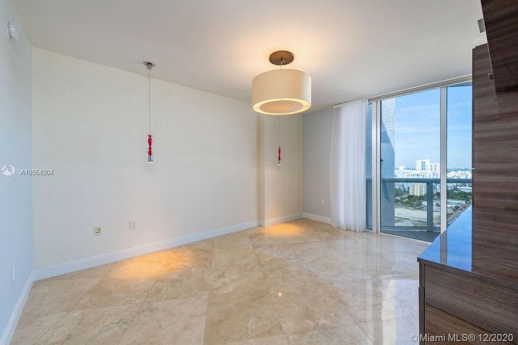 Recently Sold: $1,650,000 (2 beds, 2 baths, 1437 Square Feet)