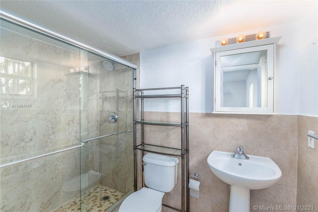 最近租的: $2,350 (3 贝兹, 2 浴室, 1260 平方英尺)