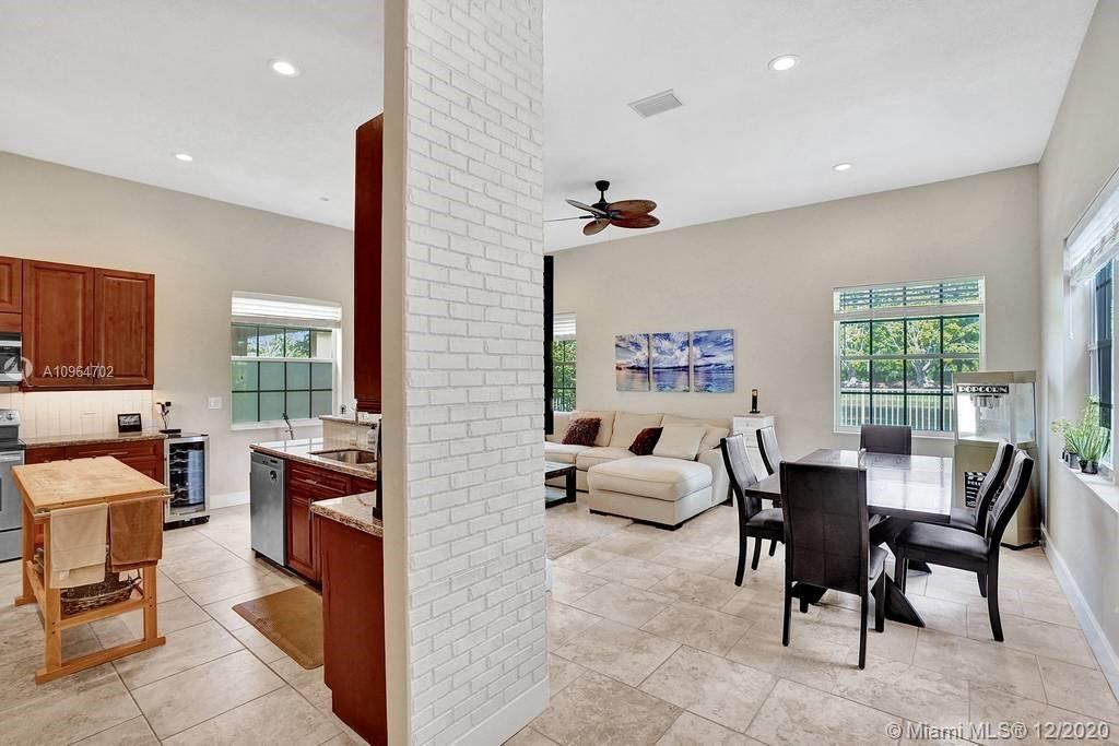 Recently Sold: $665,000 (4 beds, 2 baths, 2737 Square Feet)