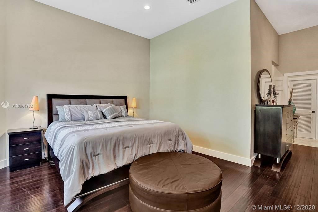 Recently Sold: $665,000 (4 beds, 2 baths, 2737 Square Feet)
