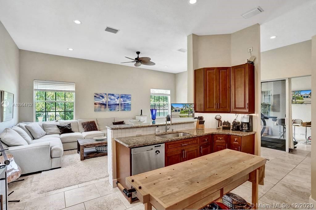 Recently Sold: $665,000 (4 beds, 2 baths, 2737 Square Feet)
