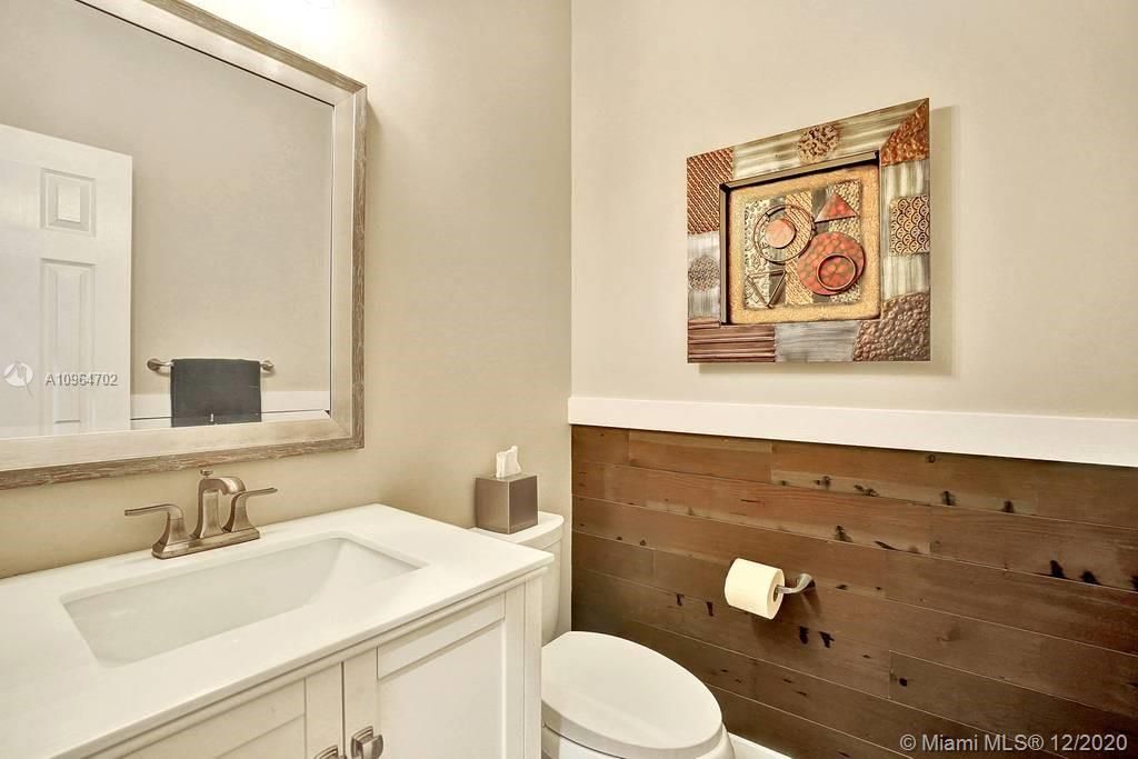 Recently Sold: $665,000 (4 beds, 2 baths, 2737 Square Feet)