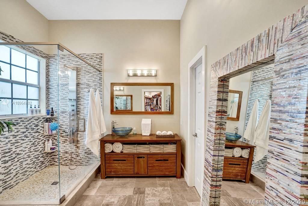 Recently Sold: $665,000 (4 beds, 2 baths, 2737 Square Feet)