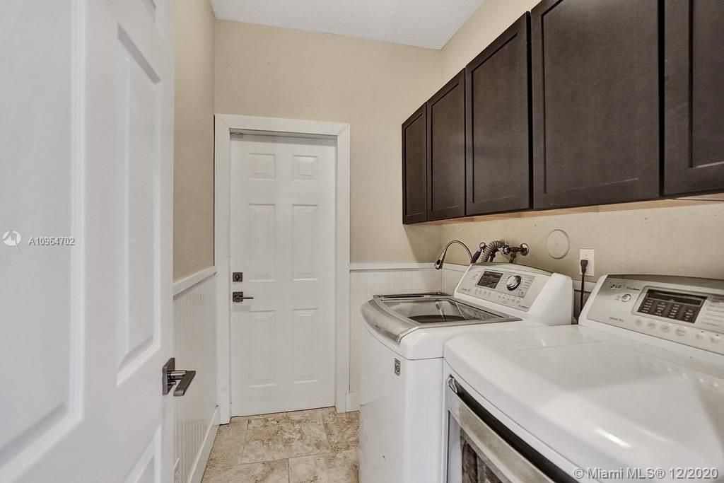 Recently Sold: $665,000 (4 beds, 2 baths, 2737 Square Feet)