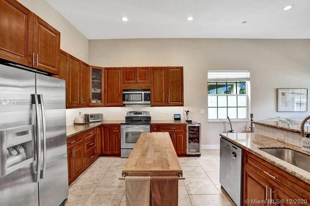 Recently Sold: $665,000 (4 beds, 2 baths, 2737 Square Feet)