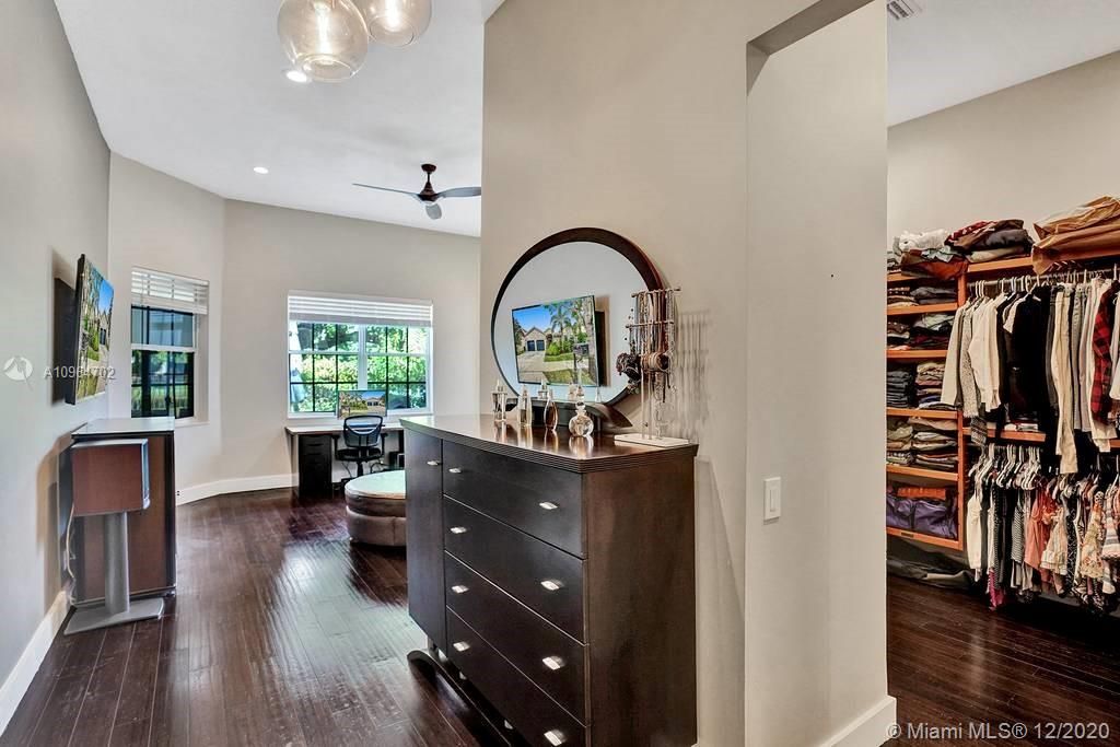 Recently Sold: $665,000 (4 beds, 2 baths, 2737 Square Feet)