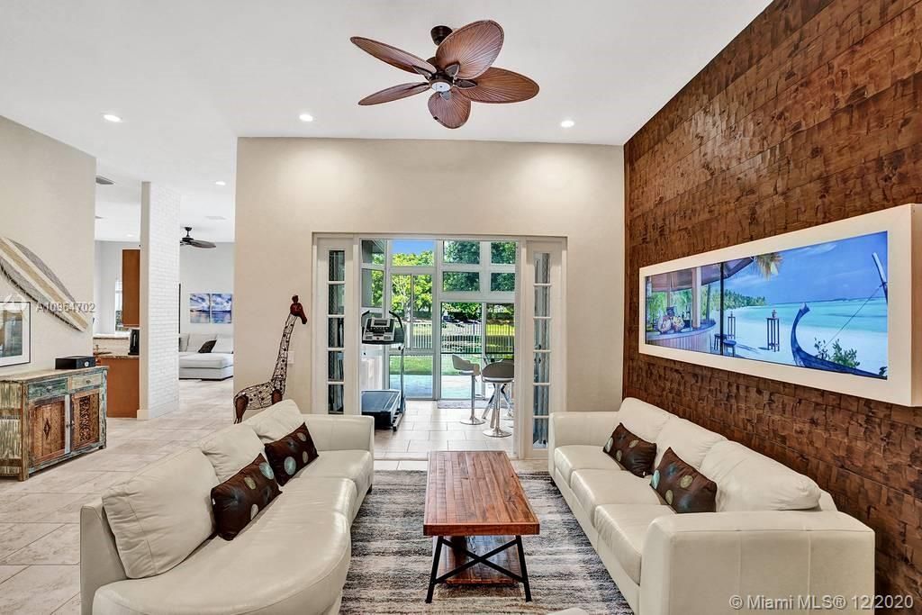 Recently Sold: $665,000 (4 beds, 2 baths, 2737 Square Feet)