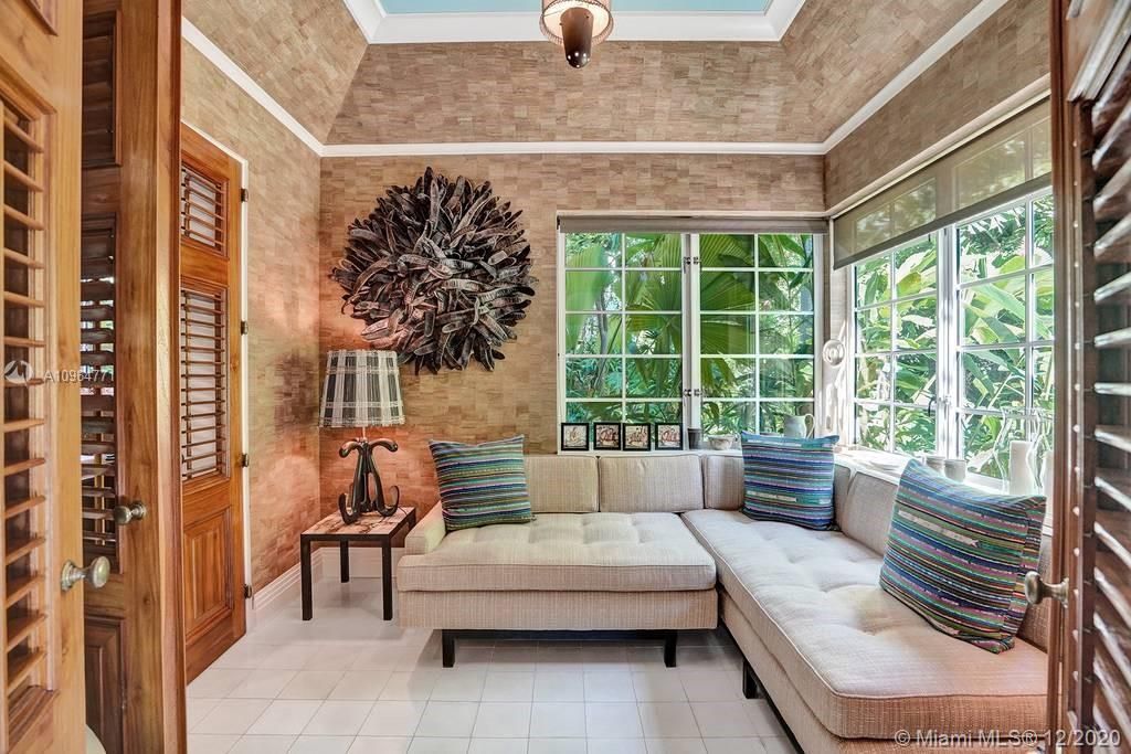 Recently Sold: $4,900,000 (4 beds, 4 baths, 3778 Square Feet)