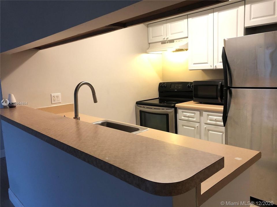 Recently Rented: $1,300 (1 beds, 1 baths, 615 Square Feet)