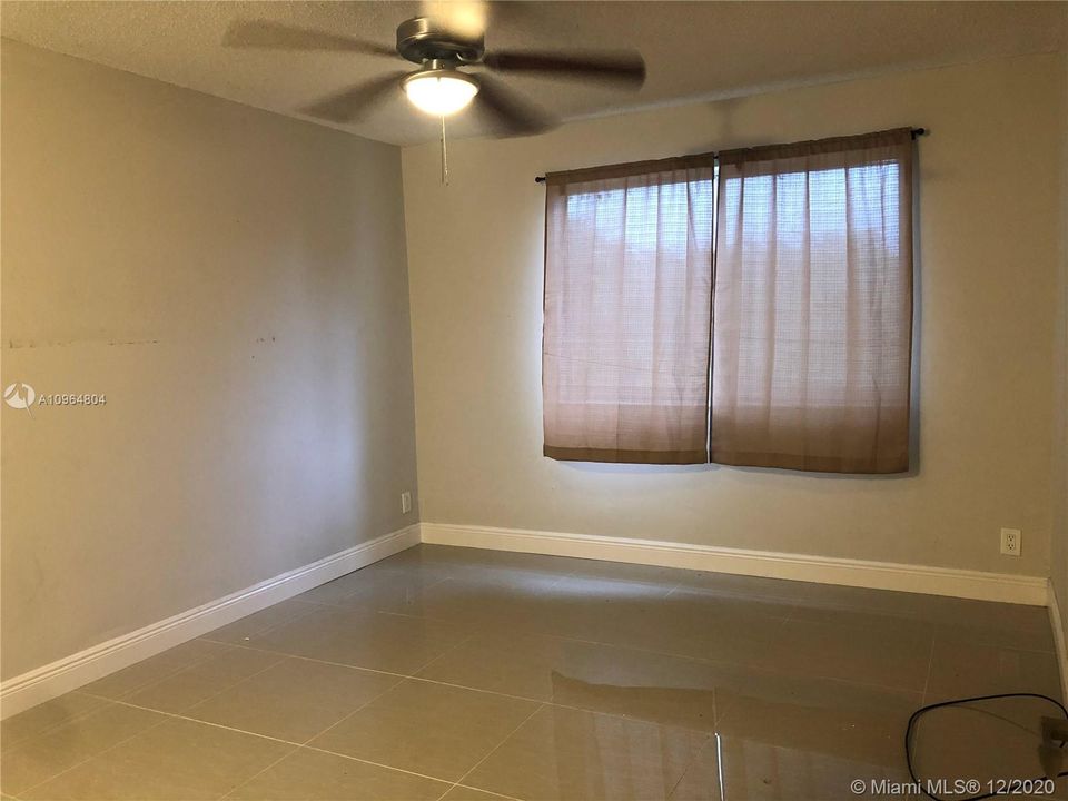 Recently Rented: $1,300 (1 beds, 1 baths, 615 Square Feet)