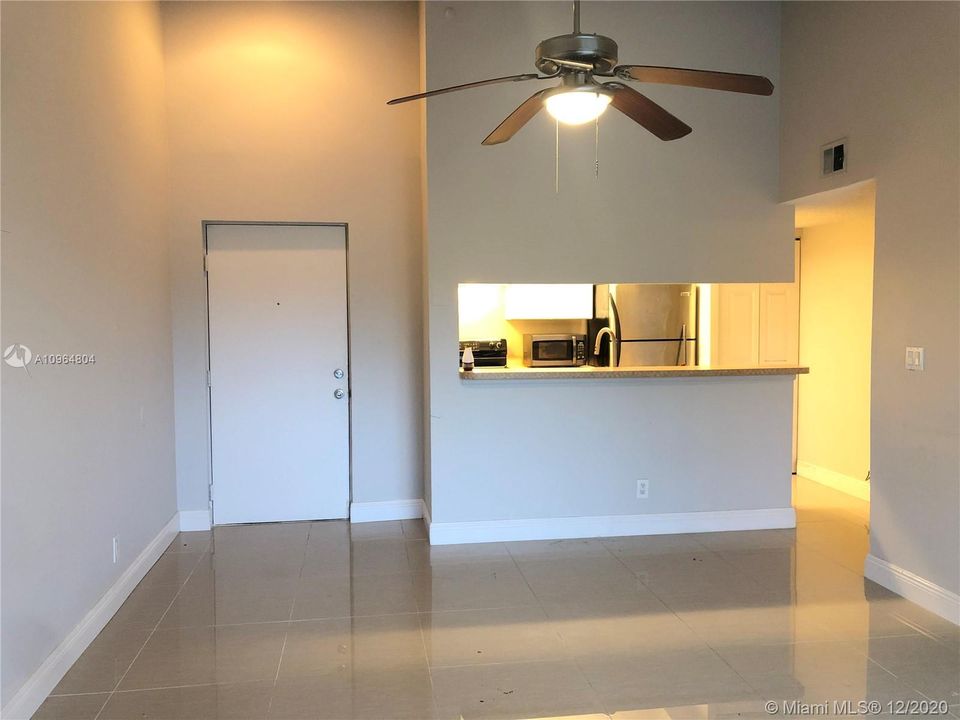 Recently Rented: $1,300 (1 beds, 1 baths, 615 Square Feet)