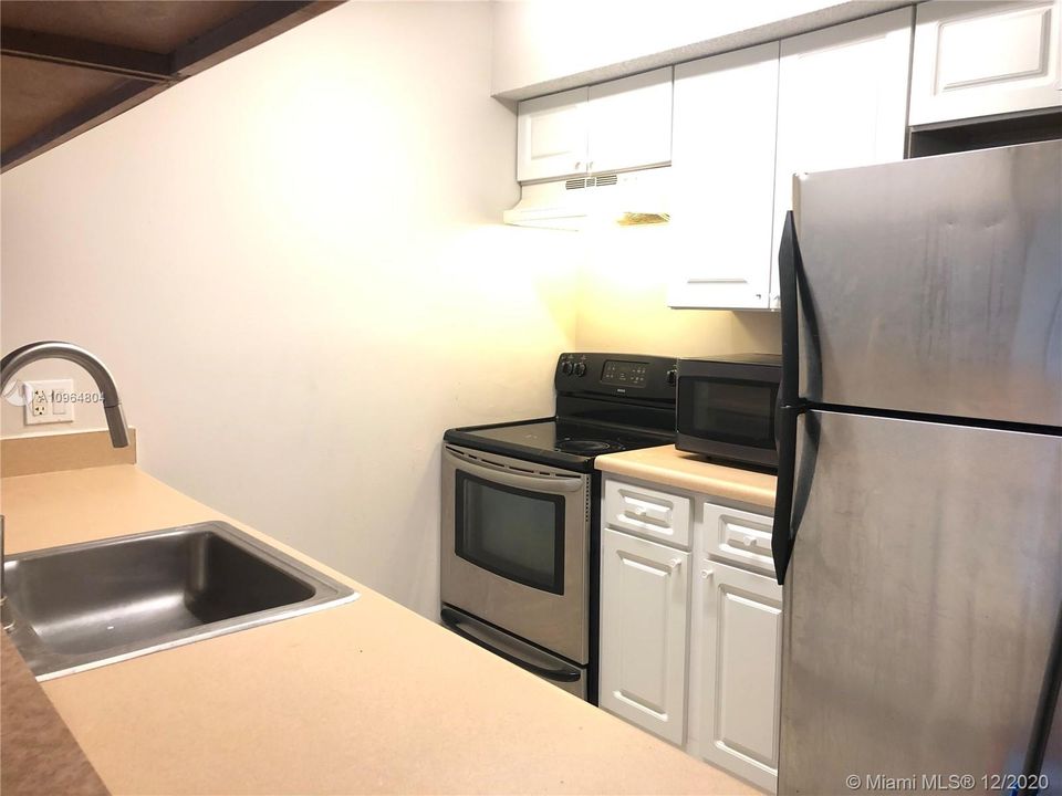 Recently Rented: $1,300 (1 beds, 1 baths, 615 Square Feet)