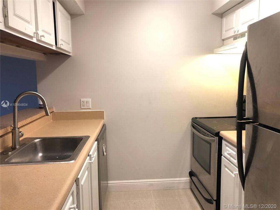 Recently Rented: $1,300 (1 beds, 1 baths, 615 Square Feet)