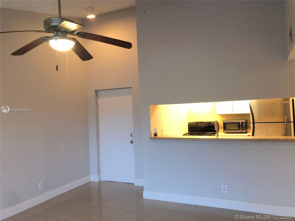 Recently Rented: $1,300 (1 beds, 1 baths, 615 Square Feet)