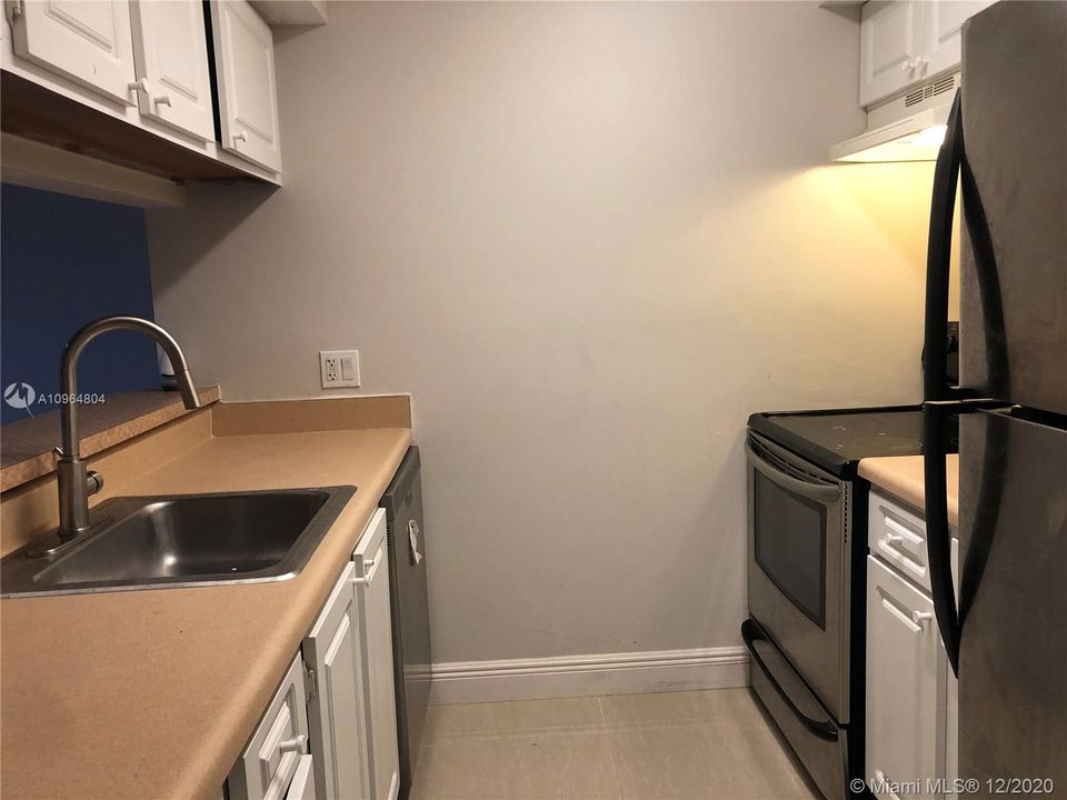 Recently Rented: $1,300 (1 beds, 1 baths, 615 Square Feet)