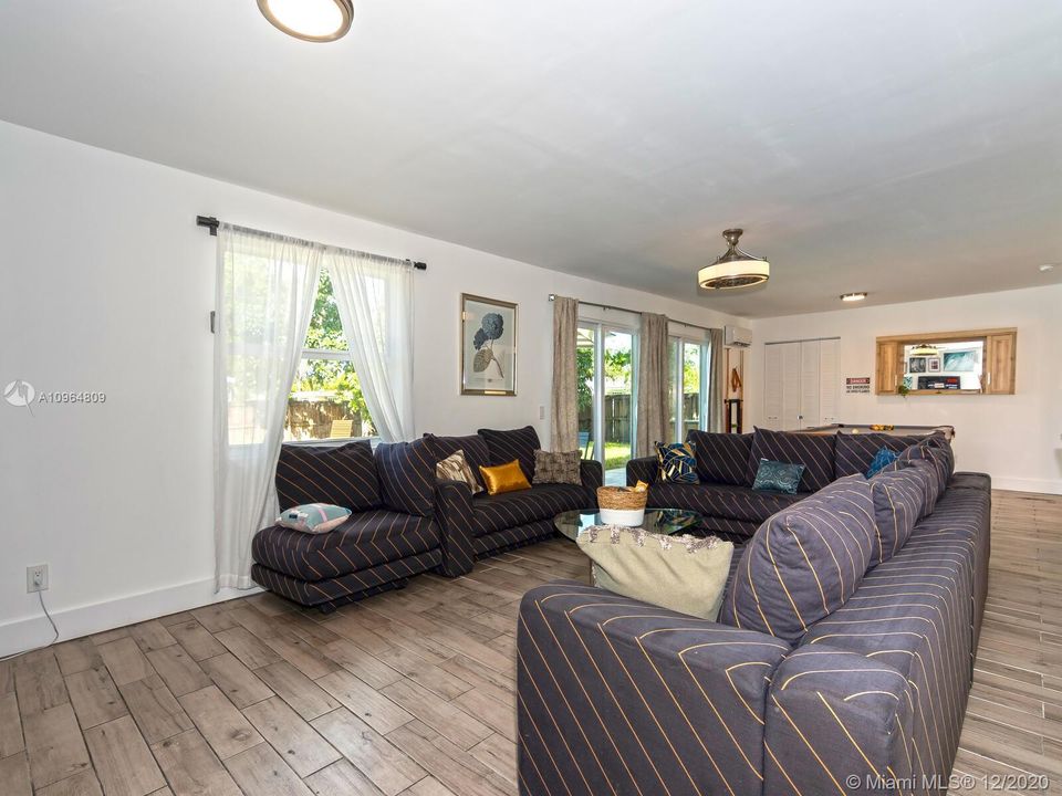 Recently Sold: $525,000 (3 beds, 2 baths, 2038 Square Feet)