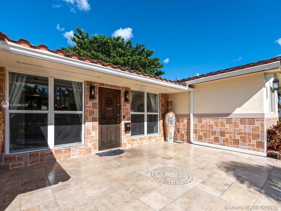 Recently Sold: $525,000 (3 beds, 2 baths, 2038 Square Feet)