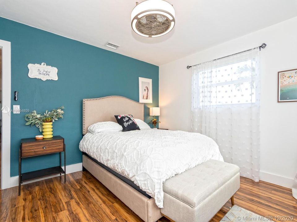 Recently Sold: $525,000 (3 beds, 2 baths, 2038 Square Feet)