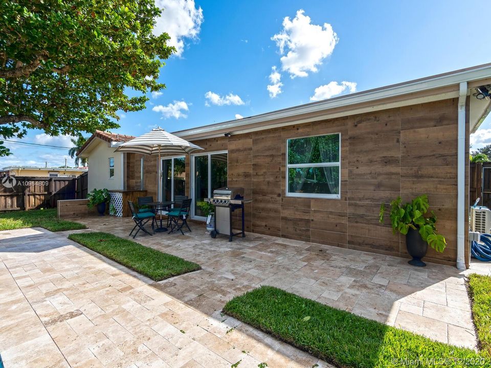 Recently Sold: $525,000 (3 beds, 2 baths, 2038 Square Feet)