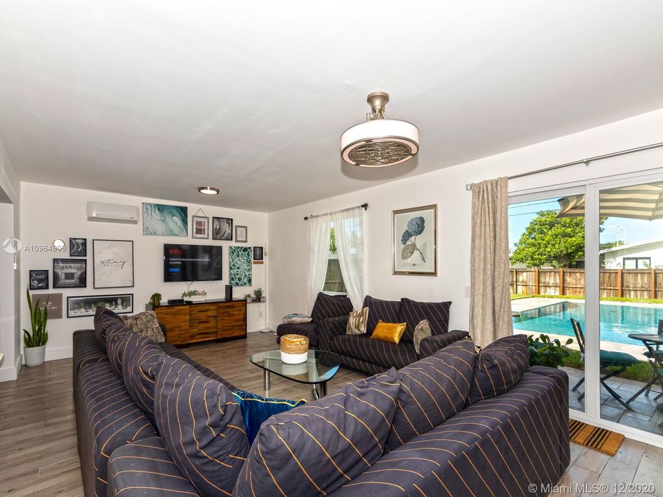 Recently Sold: $525,000 (3 beds, 2 baths, 2038 Square Feet)