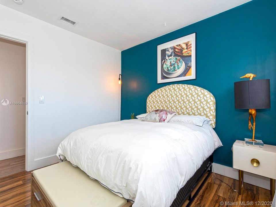 Recently Sold: $525,000 (3 beds, 2 baths, 2038 Square Feet)