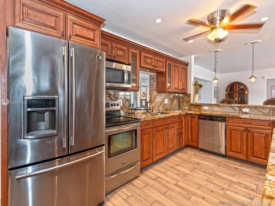 Recently Sold: $525,000 (3 beds, 2 baths, 2038 Square Feet)