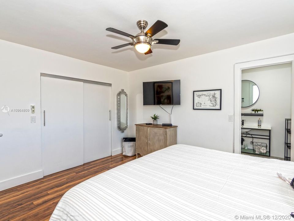 Recently Sold: $525,000 (3 beds, 2 baths, 2038 Square Feet)