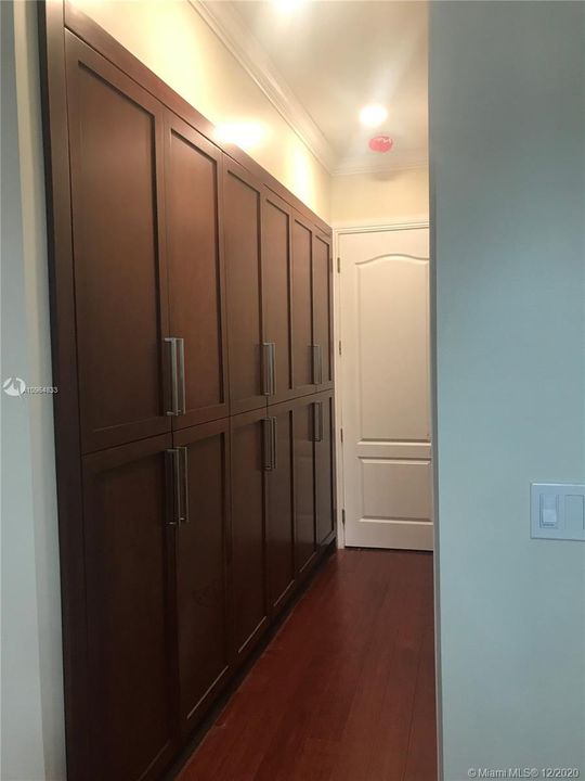 Recently Rented: $3,200 (3 beds, 2 baths, 2452 Square Feet)
