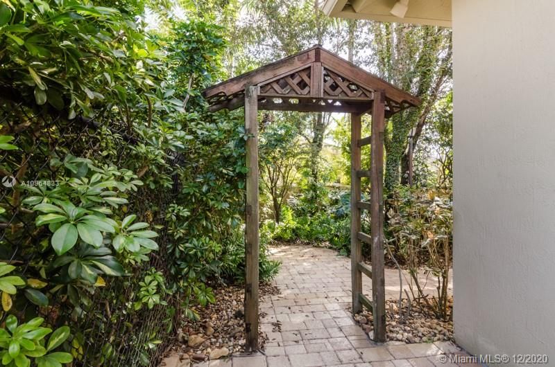 Recently Rented: $3,200 (3 beds, 2 baths, 2452 Square Feet)