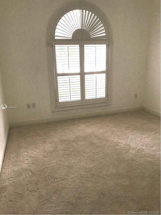 Recently Rented: $3,200 (3 beds, 2 baths, 2452 Square Feet)