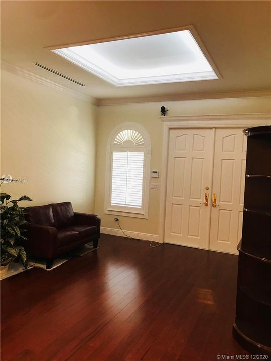 Recently Rented: $3,200 (3 beds, 2 baths, 2452 Square Feet)