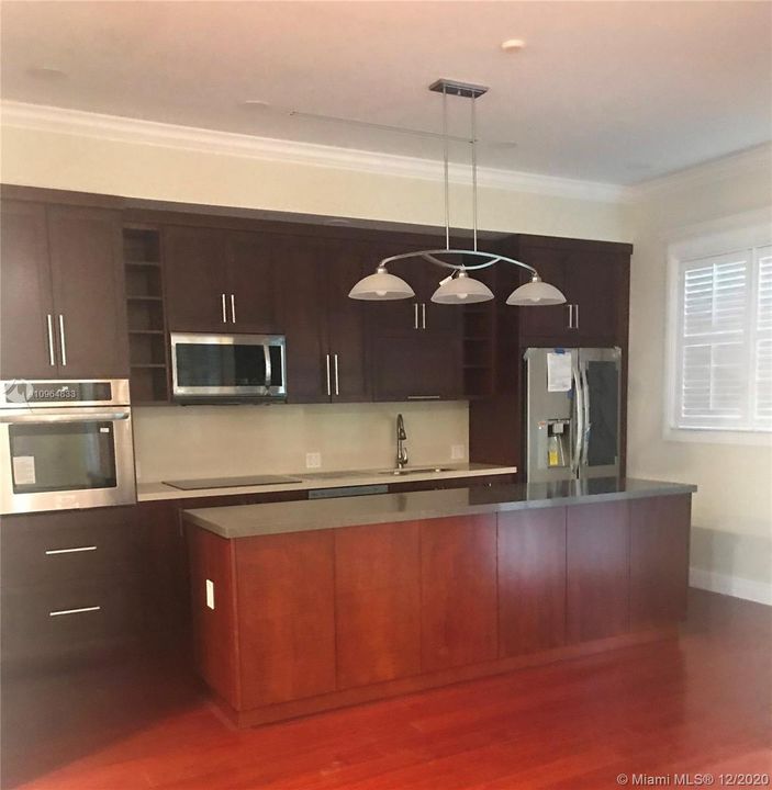 Recently Rented: $3,200 (3 beds, 2 baths, 2452 Square Feet)