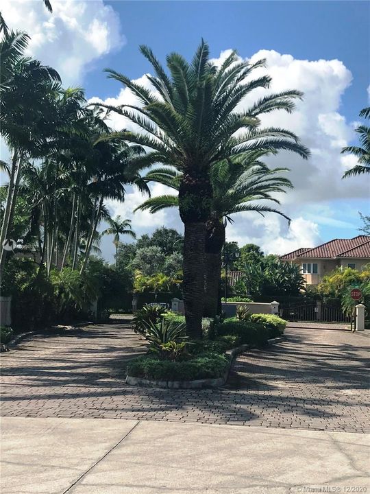 Recently Rented: $3,200 (3 beds, 2 baths, 2452 Square Feet)