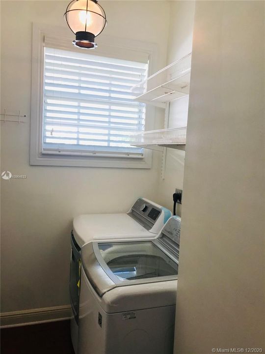 Recently Rented: $3,200 (3 beds, 2 baths, 2452 Square Feet)