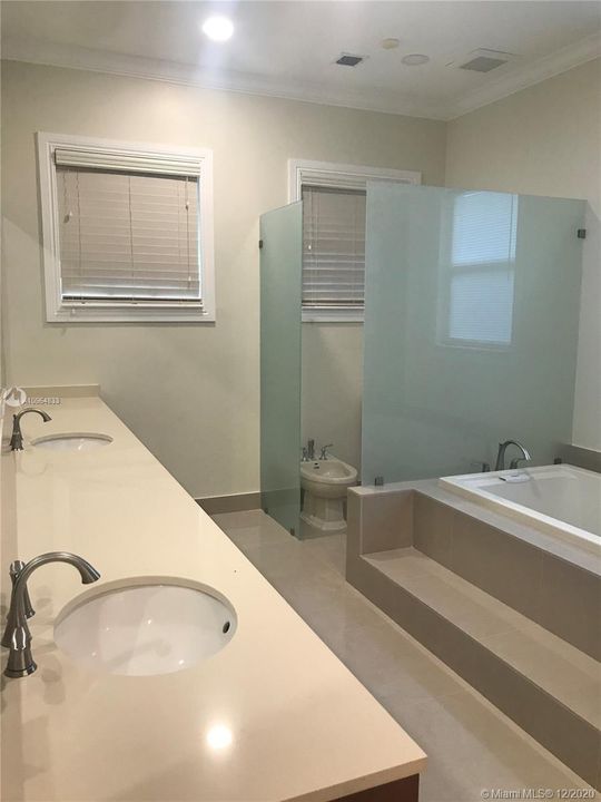 Recently Rented: $3,200 (3 beds, 2 baths, 2452 Square Feet)