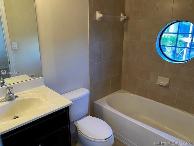 Vendido Recientemente: $179,000 (2 camas, 2 baños, 1139 Pies cuadrados)