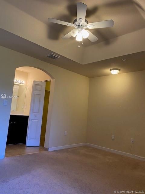 Vendido Recientemente: $179,000 (2 camas, 2 baños, 1139 Pies cuadrados)