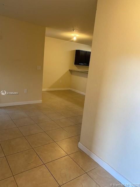 Vendido Recientemente: $179,000 (2 camas, 2 baños, 1139 Pies cuadrados)